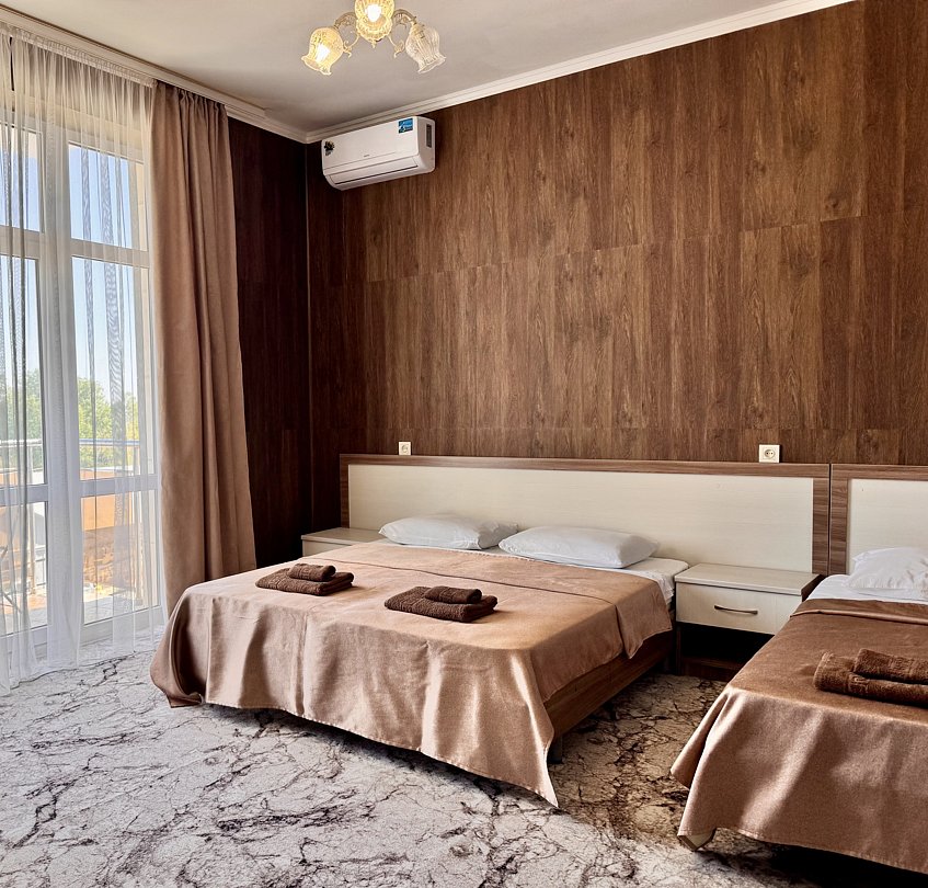 Стандартный 3-местный (с балконом)