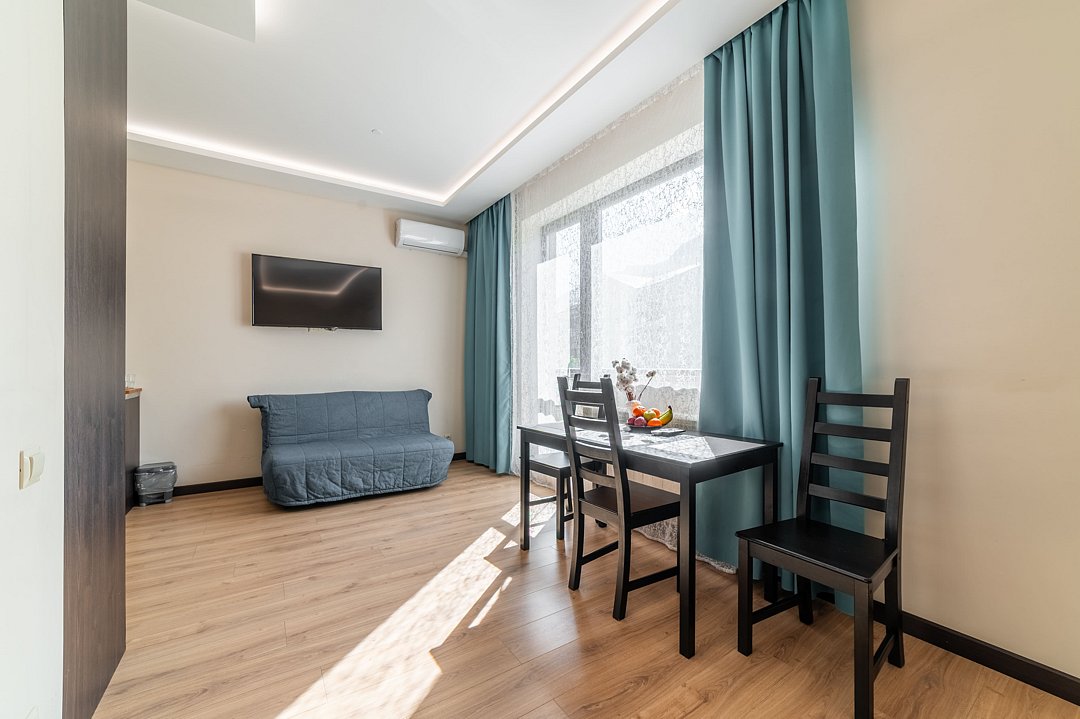 Люкс 2-местный (с балконом и видом на горы)