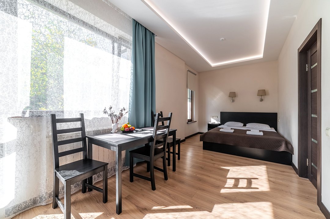 Люкс 2-местный (с балконом и видом на горы)