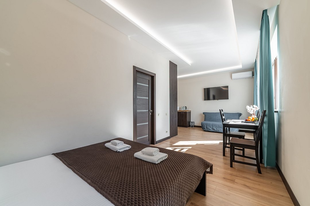 Люкс 2-местный (с балконом и видом на горы)