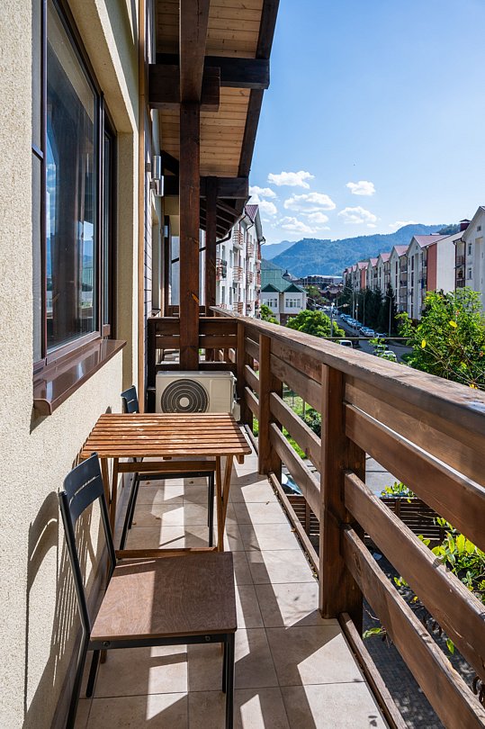 Люкс 2-местный (с балконом и видом на горы)