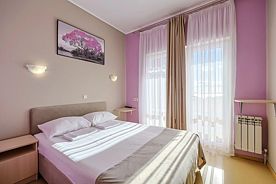 Двухместный номер Comfort с балконом и с видом на море двуспальная кровать, Гостевой дом Дом путешественника, Геленджик