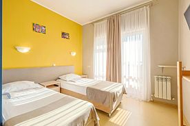 Двухместный номер Comfort с балконом и с видом на море 2 отдельные кровати, Гостевой дом Дом путешественника, Геленджик