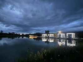 Коттедж с балконом и с видом на реку, База Отдыха Усадьба Плавни, Зеленчукский район
