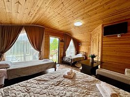 Дом №1 и №4 c 1 комнатой, База отдыха Дикая Груша, Архыз