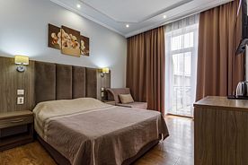 Двухместный номер Standard с балконом и с видом на горы двуспальная кровать, Гостевой дом Версаль, Архыз