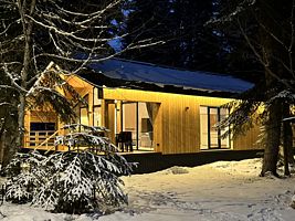 Шестиместный коттедж с 3 комнатами, База отдыха Les Vill, Архыз