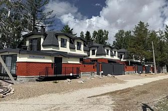 Частный дом на Шахтёров 28 (Щелкунчик)