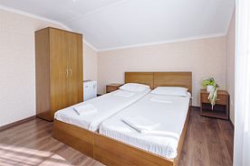 Двухместный эконом с двумя раздельными кроватями, Гостевой дом Бастион, Сириус