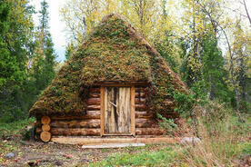 Вежа, Туристическая база Медвежий угол, село Ловозеро
