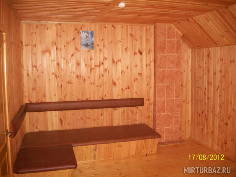 угловой диван на третьем этаже