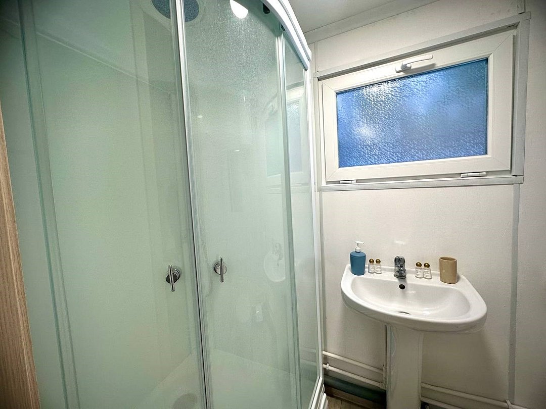 Домик 4-местный 2-комнатный №4 (вид на озеро)