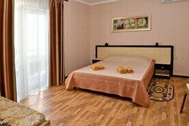 Стандарт Улучшенный Плюс (с балконом), Гостевой дом Лотос, Саки