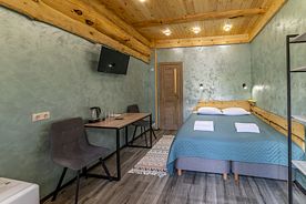 Двухместный номер Standard с видом на внутренний двор двуспальная кровать, База отдыха Скала, поселок Барангол