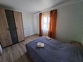 Двухкомнатный с кухней и балконом 6, Гостевые дома У Пруда, Должанская