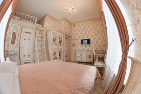 Четырёхместный номер Roses, Гостевой Дом Дом Трувеллера, Петергоф