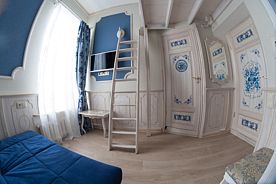 Двухместный номер Gzhel двуспальная кровать, Гостевой Дом Дом Трувеллера, Петергоф