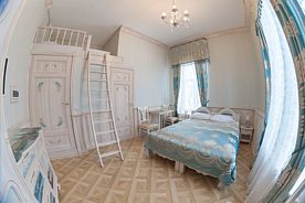 Четырёхместный номер White nights, Гостевой Дом Дом Трувеллера, Петергоф