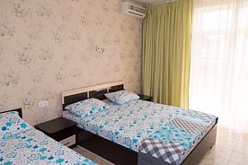 Четырёхместный номер Standard с балконом и с красивым видом из окна, Гостевой дом Лилиана, село Сукко