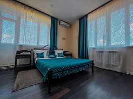 Двухместный номер Classic с балконом и с видом на город двуспальная кровать, Гостевой дом Горыныч, Буревестник