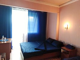 Четырёхместный номер Comfort с балконом и с красивым видом из окна, Гостевой дом Нур, Рыбки