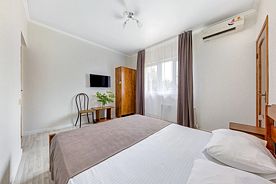 Двухместный номер Classic с балконом двуспальная кровать, Гостевой дом Виктория, Геленджик