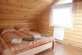 Номер в коттедже на втором этаже Номера: 4, 6, 7, База отдыха Три Озера, Александровка