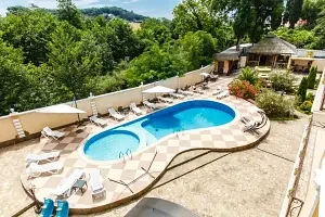 Бассейн — Гостевой дом «Amfora Family Resort», Вардане
