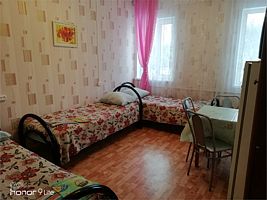 12. трехместный улучшенный эконом класс с  раковиной. Туалет и душ  на этаже, База отдыха Луманская заводь, Кириллов