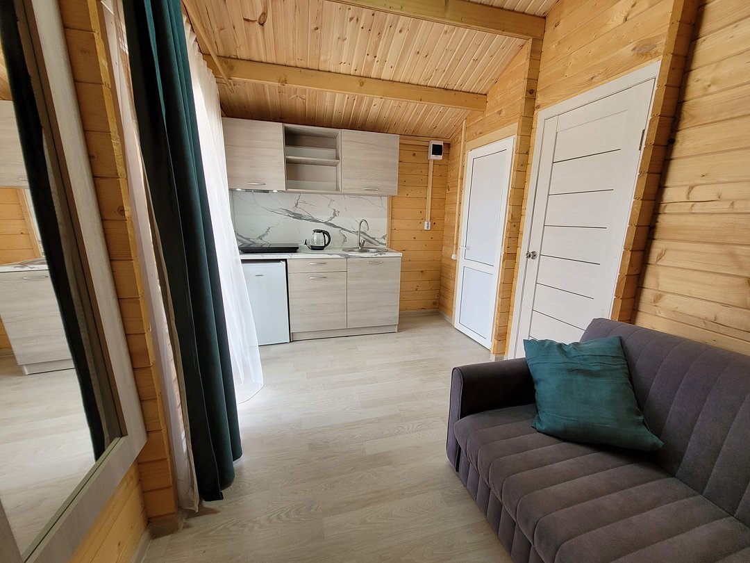 Домик 4-местный 2-комнатный (с кухней)