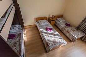 Четырехместный стандартный семейный номер, Гостевой дом Динара, Лоо