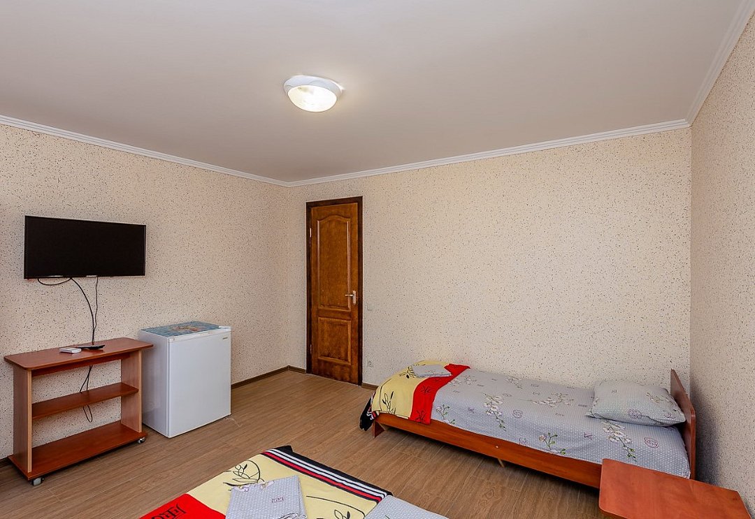 Номер 6-местный 2-комнатный (с кухней и балконом, 3 этаж)