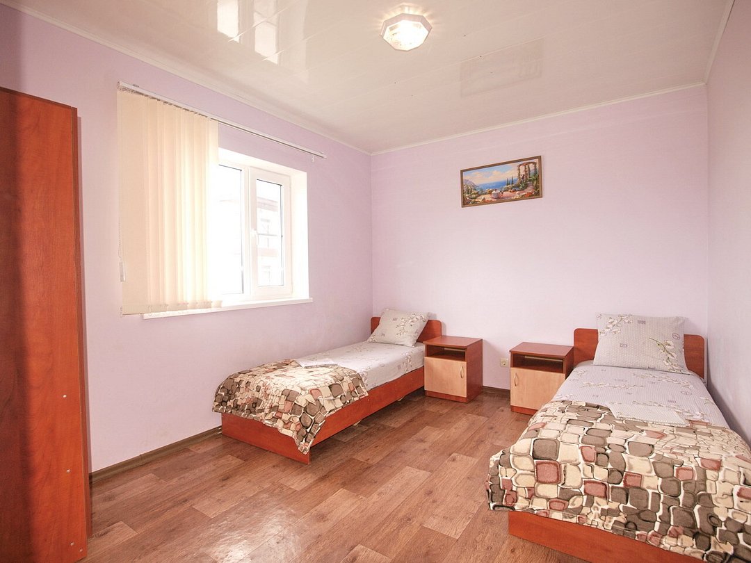 Номер 6-местный 3-комнатный (с кухней , 2 этаж)