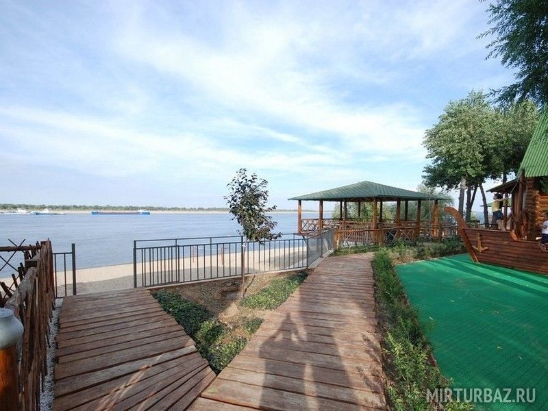 Беседка у реки