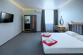 Семейный, Гостевой дом Red House, Заозерное