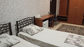 Четырехместный с двуспальной кроватью и двумя односпальными, Гостевой дом Штурман, Волгоград