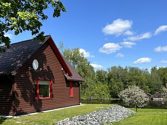 Частный дом на берегу реки