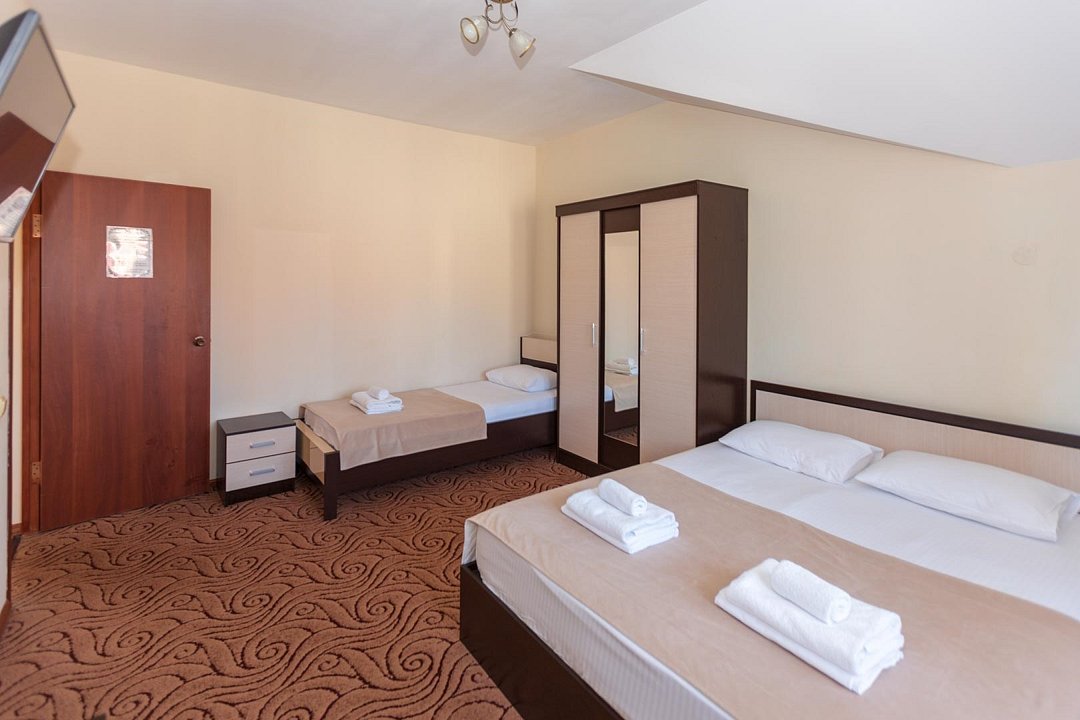 Апартаменты 6-местный 3-комнатный (2 этаж, №3,4)