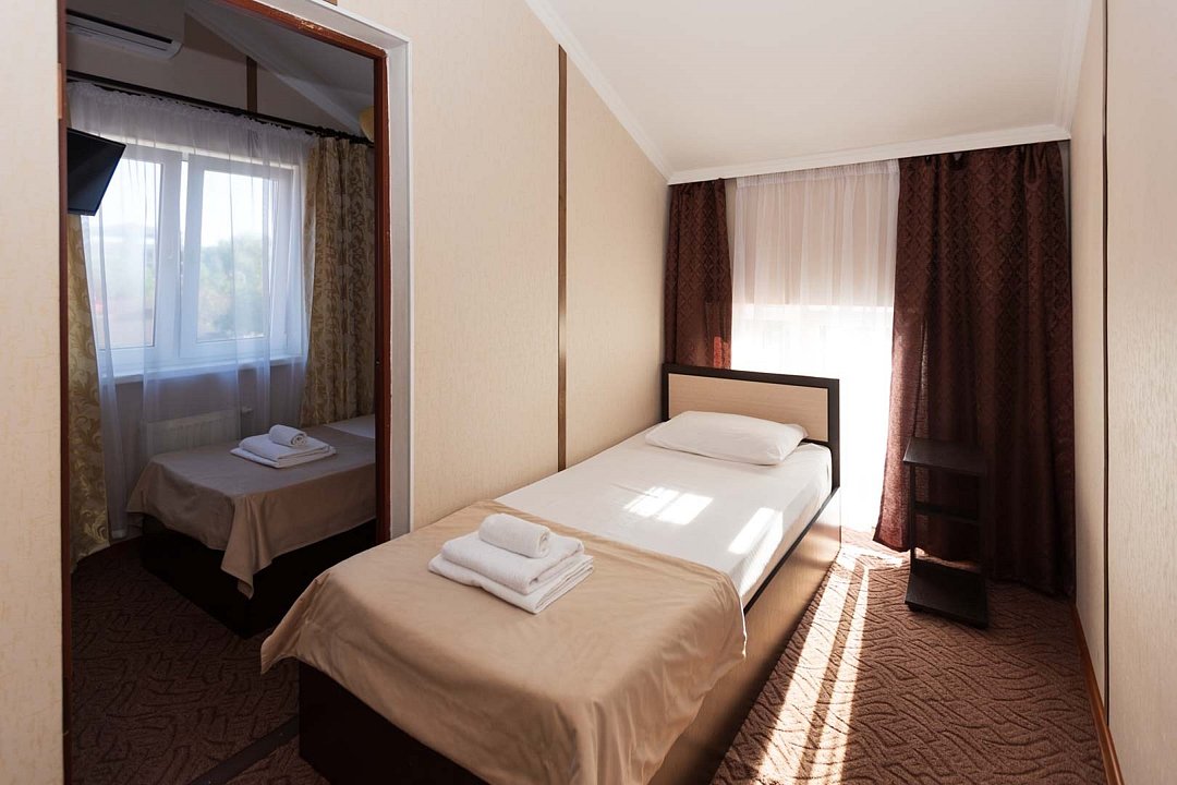 Апартаменты 6-местный 3-комнатный (2 этаж, №3,4)