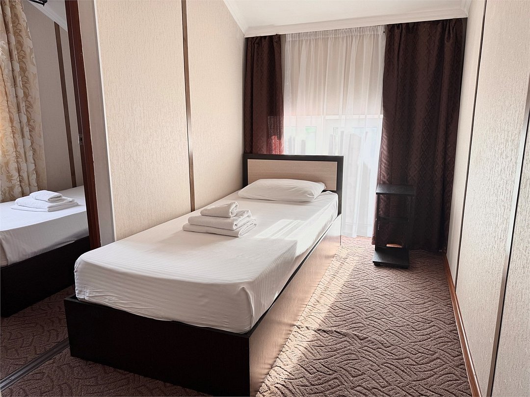 Апартаменты 6-местный 3-комнатный (2 этаж, №3,4)