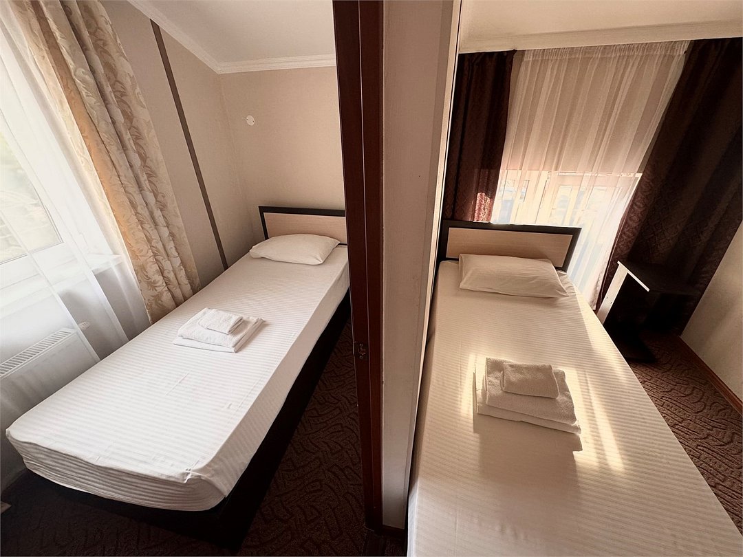 Апартаменты 6-местный 3-комнатный (2 этаж, №3,4)