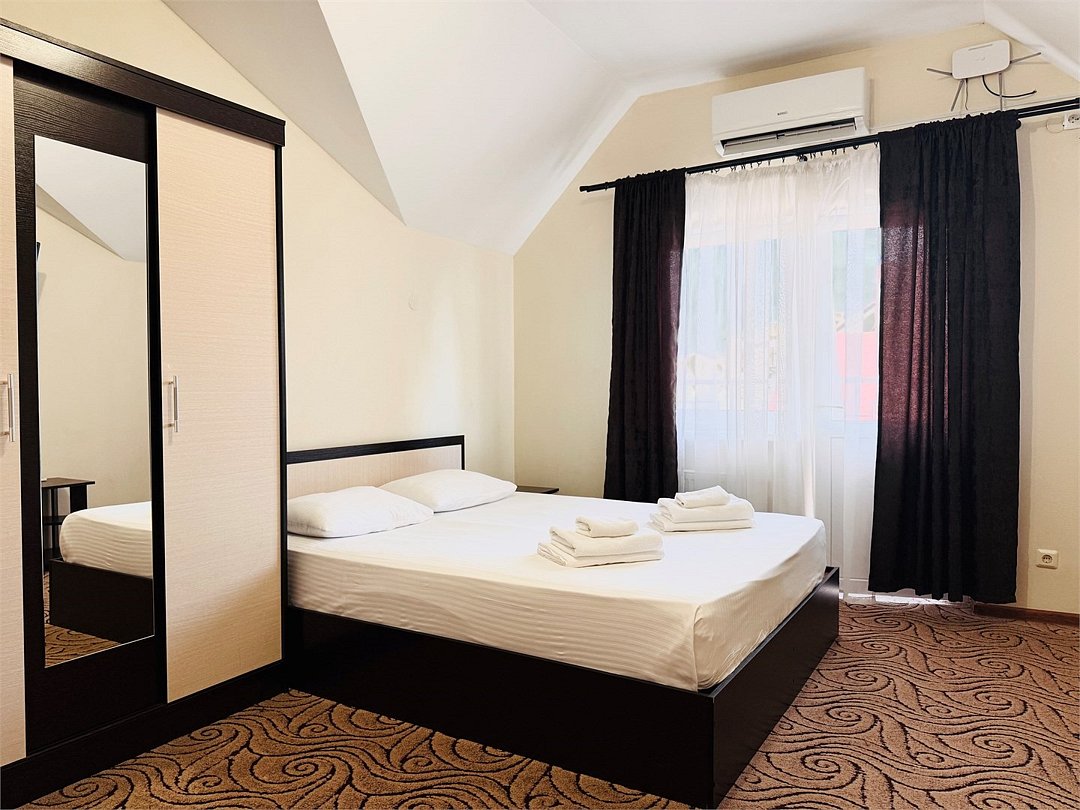 Апартаменты 6-местный 3-комнатный (2 этаж, №3,4)