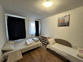 Трехместный номер в основном корпусе, Туристическая база Здоровье, поселок Лесной