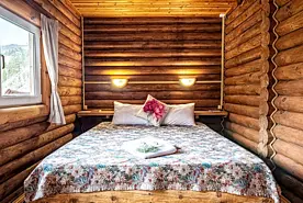 Double Room с двуспальной кроватью  (к1R1), Гостевые дома Эко-отель в горах Алтая «Шале Леший», Чемальский район