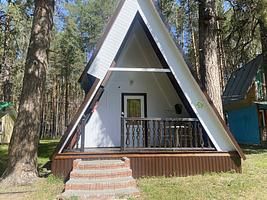 Дом с частичными удобствами, на 2 человека, с кроватью и угловым диваном (в стиле Шале) Номера домов: 3, 5, 12, 35, 38, База отдыха Заря, село Муранка