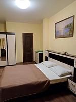 Трёхместный номер Comfort с балконом и с красивым видом из окна, Гостевой дом Казантип Центр, село Новоотрадное