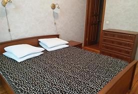 1-мест. (разм. в 2-мест.) 2-комн. улучш., корп. 3, База отдыха Белый Яр, село Старый Белый Яр