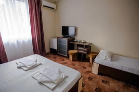 Трёхместный номер Standard с красивым видом из окна, Усадьба Золотые ворота, Коктебель