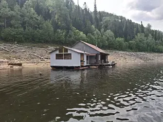 Плавбаза На грани