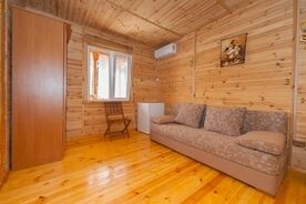 Трехместный номер c кухней, База отдыха Зеленые холмы, Приветное